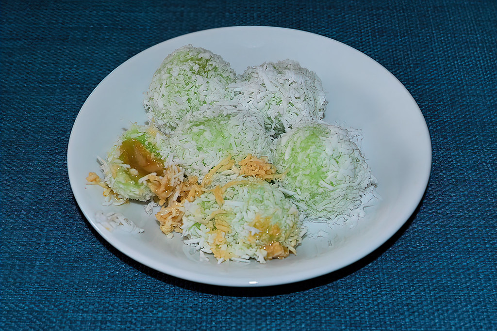 Ondeh Ondeh Glutinous rice flour balls. Inside filled with… Flickr