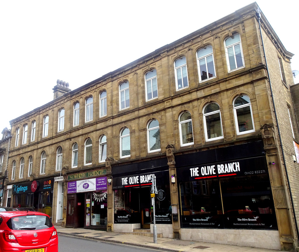 [100376] Sowerby Bridge 2024 Town Hall Street 2024 Tow… Flickr