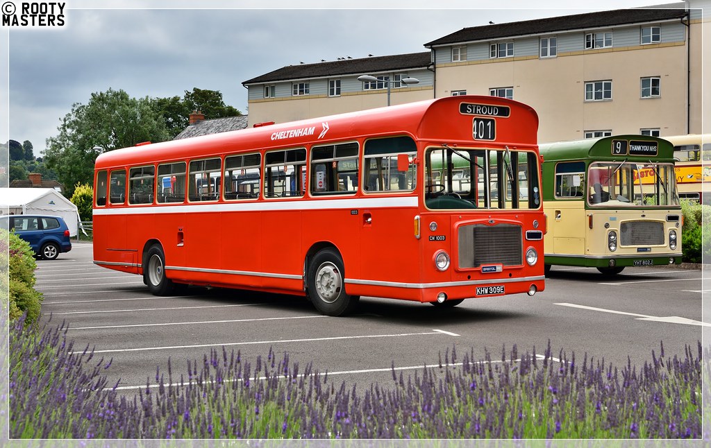 Cheltenham 1003 KHW309E One of my favourite bus liveries i… Flickr