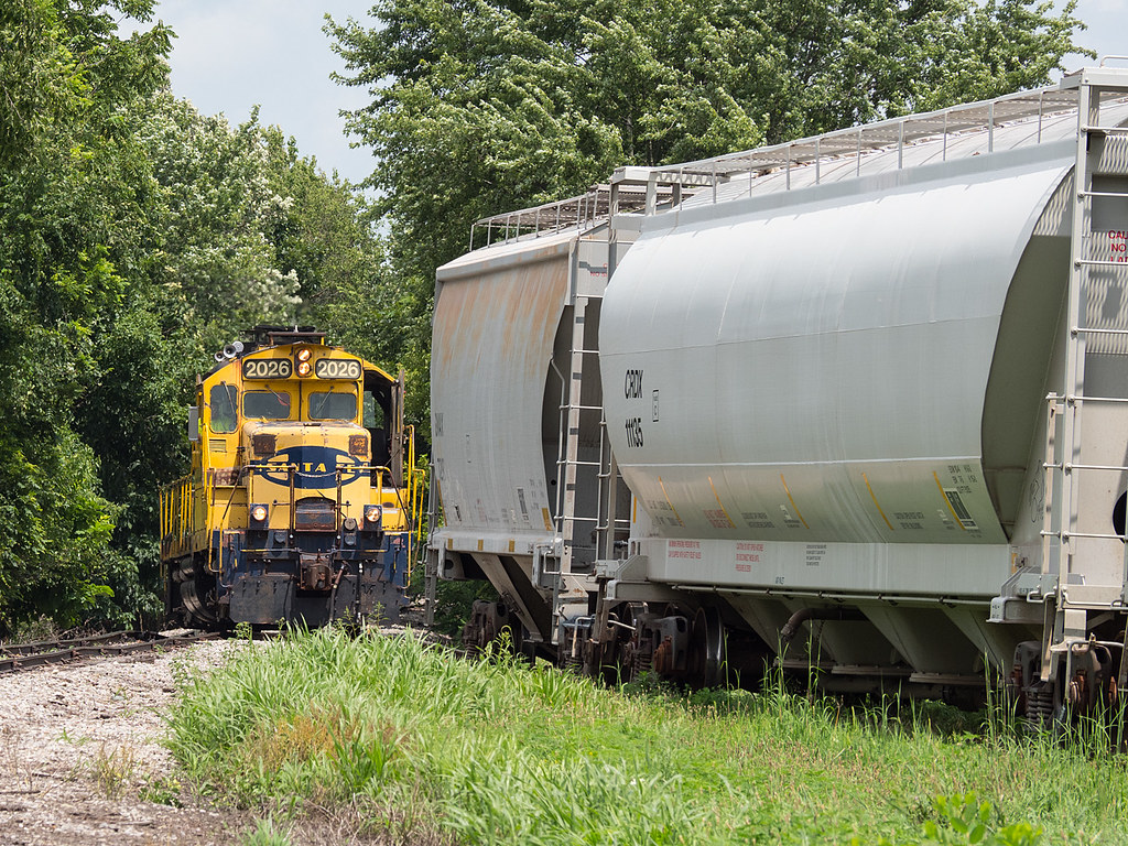 Arriving at Cecil Caught the ND&W today at Cecil, Ohio. Th… Flickr