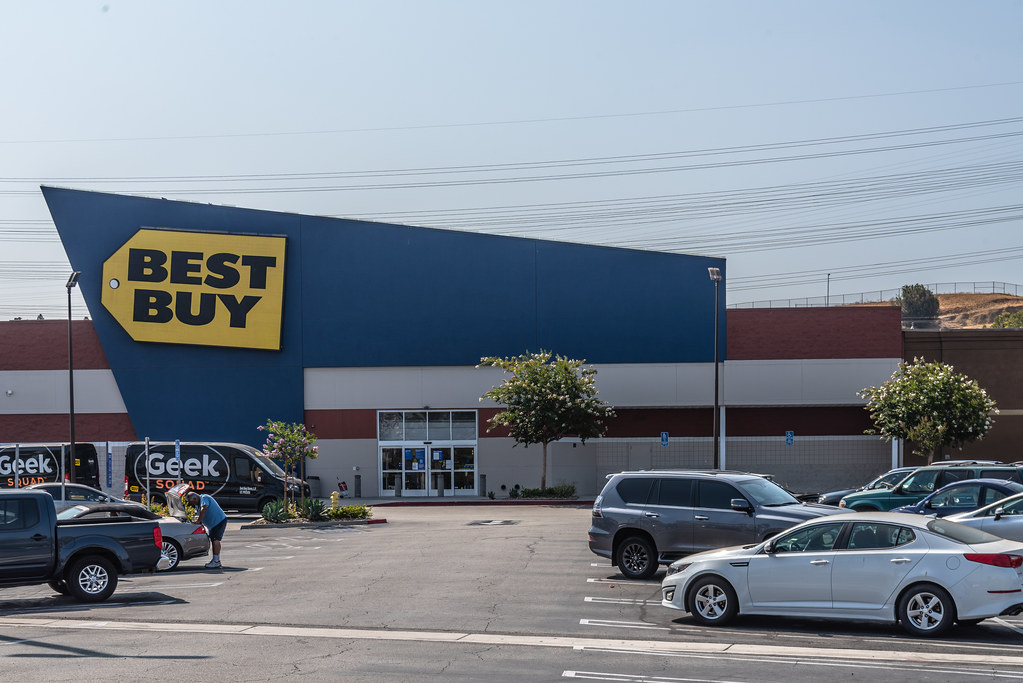Best Buy Montebello July 16, 2021 My Drive By Visit to… Flickr
