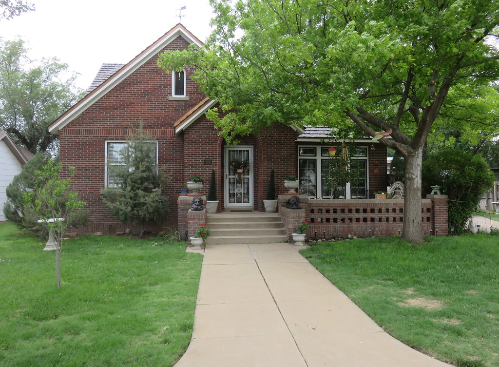 Amarillo Globe Dream House (Amarillo, Texas) Built in 1925… Flickr