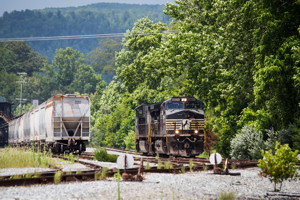 Middlesboro Yard NS T10 works Four Rivers Coal in Middlesb… Peyton