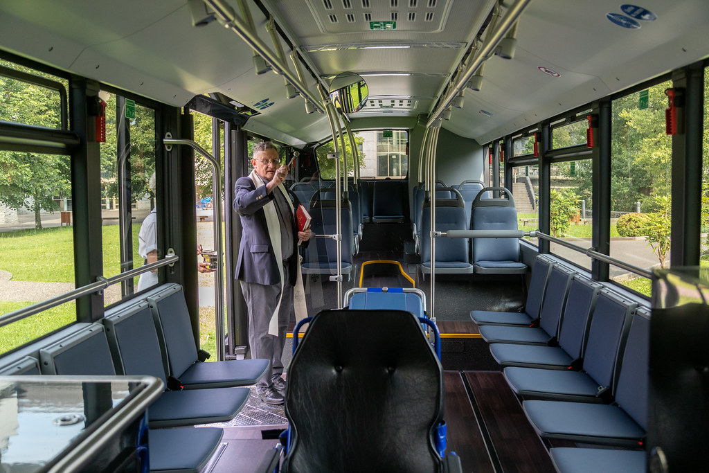 Inauguration du nouveau bus de l'hospitalité NotreDame de… Flickr