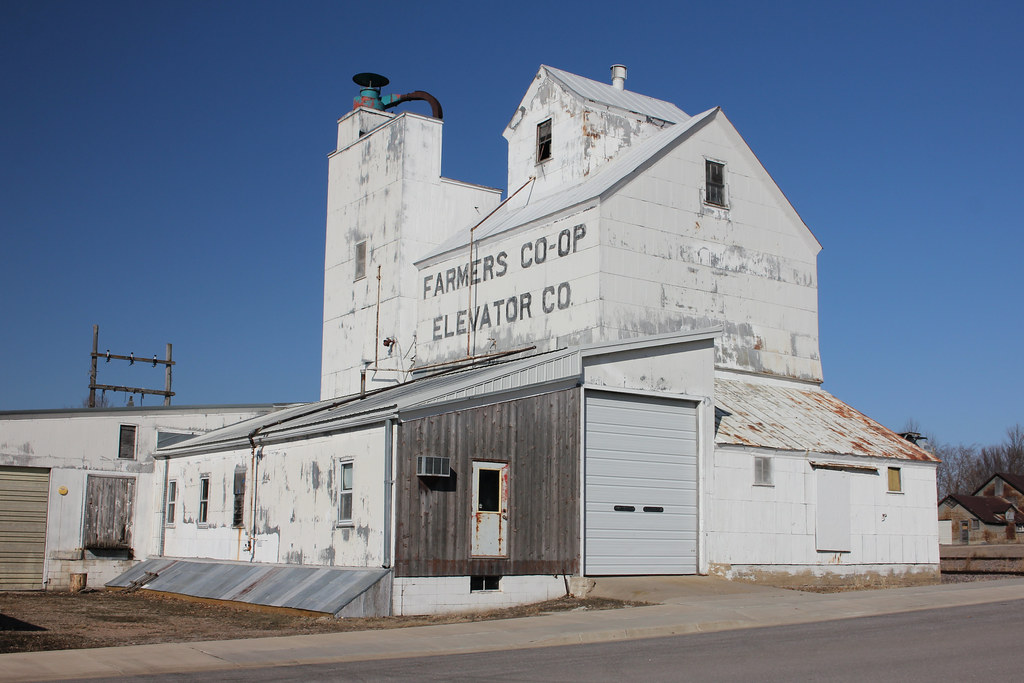 Farmers CoOp Elevator Fairfax, MN Tom McLaughlin Flickr