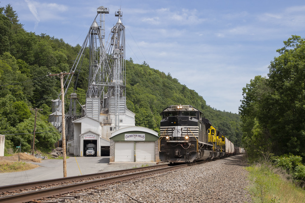 SU99 in Cochecton 6/25/2021 A rare daylight SU99 along… Flickr