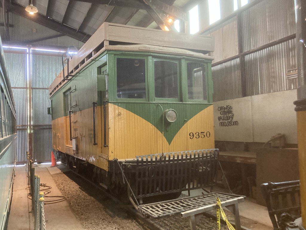 Los Angeles Railway 9350 Tower Car Tower Cars are used for… Flickr