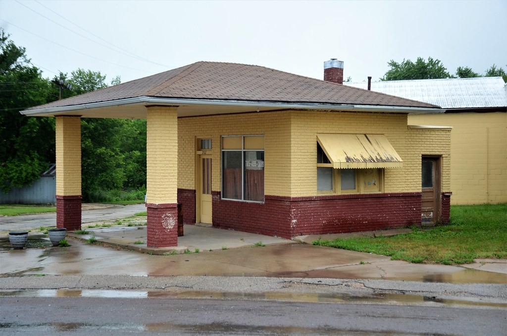 Kansas, Eskridge, Gas Station Earl C. Leatherberry Flickr