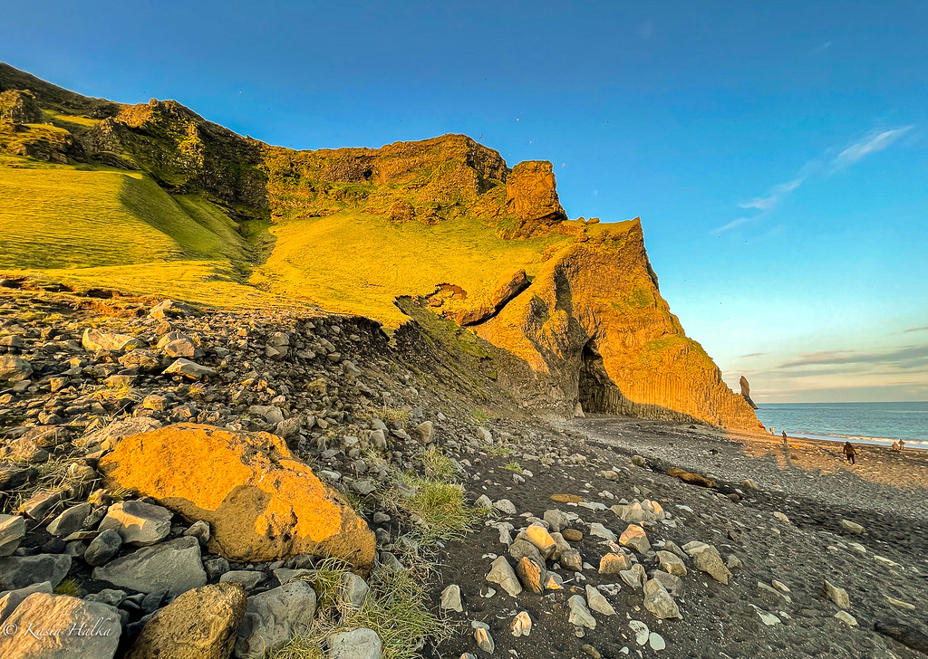 Gardar cliff3252 Reynisfjara black sand beach, Iceland