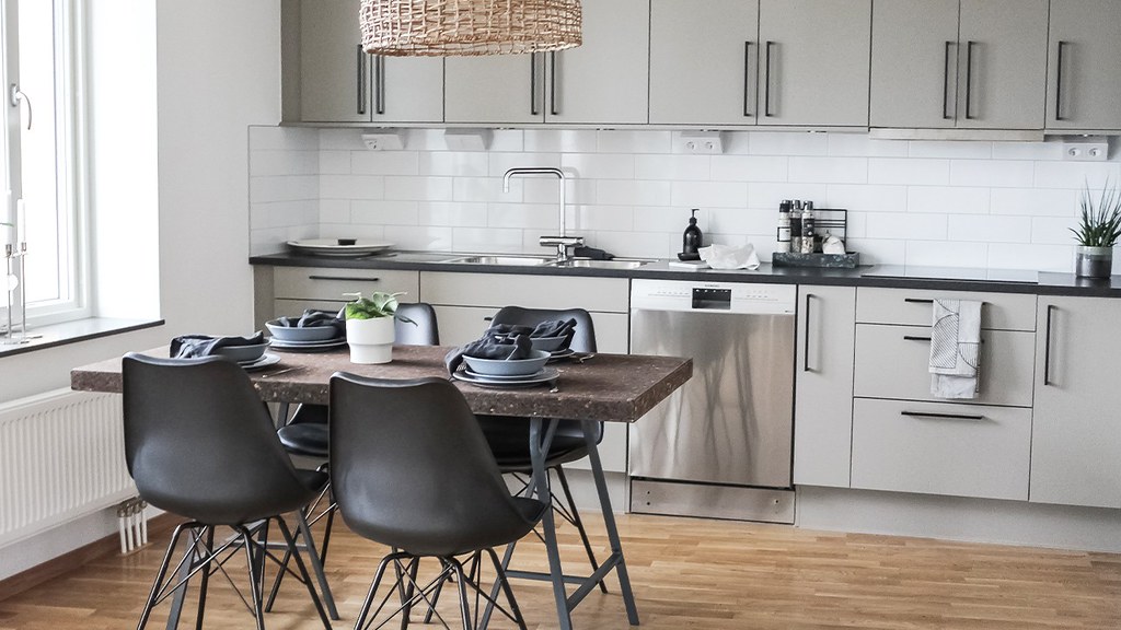 Average Cost of Kitchen Remodel Chicago The average cost o… Flickr