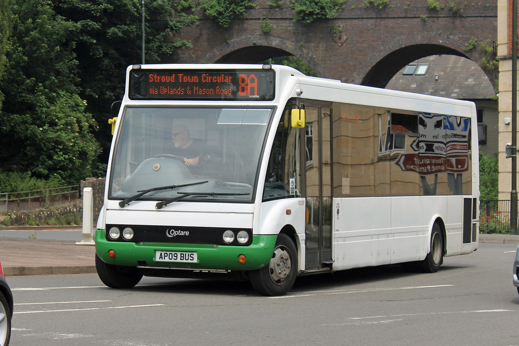 Cotswold Green, Nailsworth AP09 BUS, Optare Solo at Wallbr… Flickr