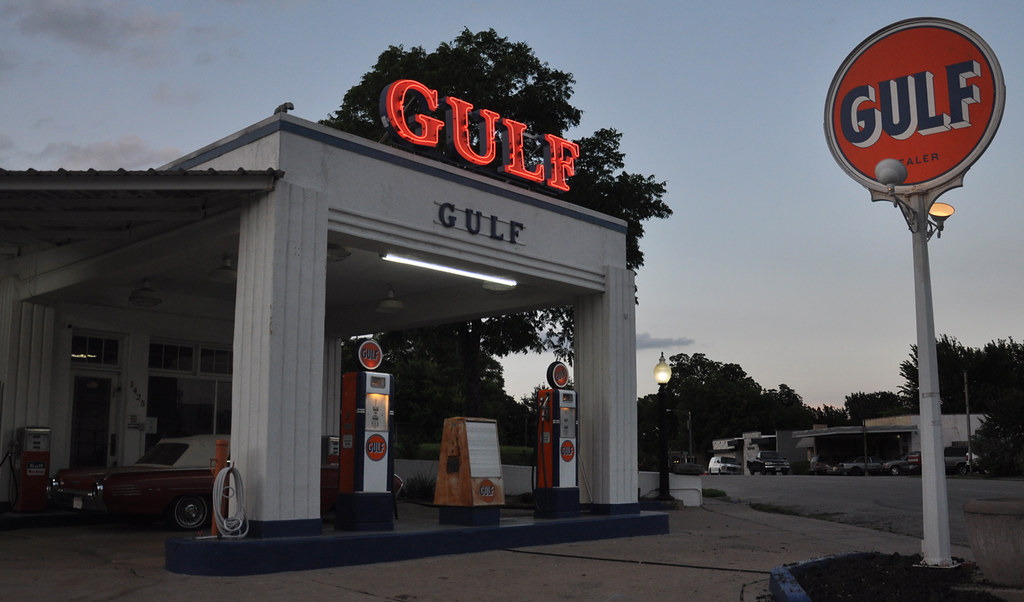 former Gulf gas station Waco, TX Debra Jane Seltzer Flickr