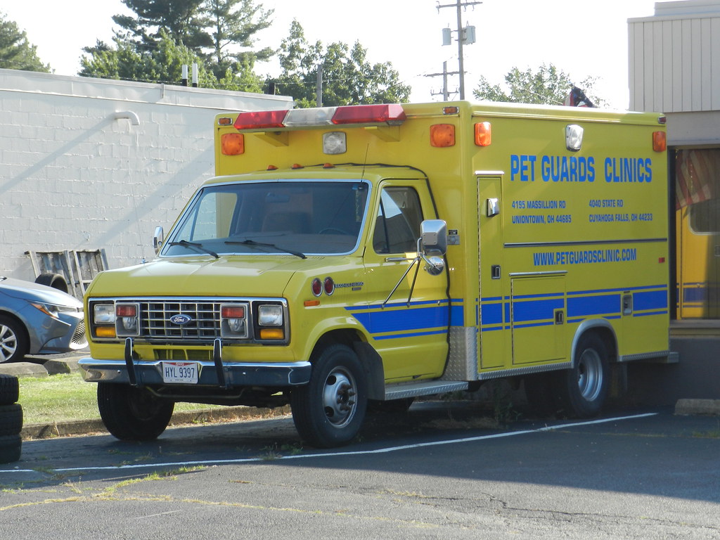 DSCN3112 Pet Guards Clinics Ford Econoline Ambulance; Pe… Flickr