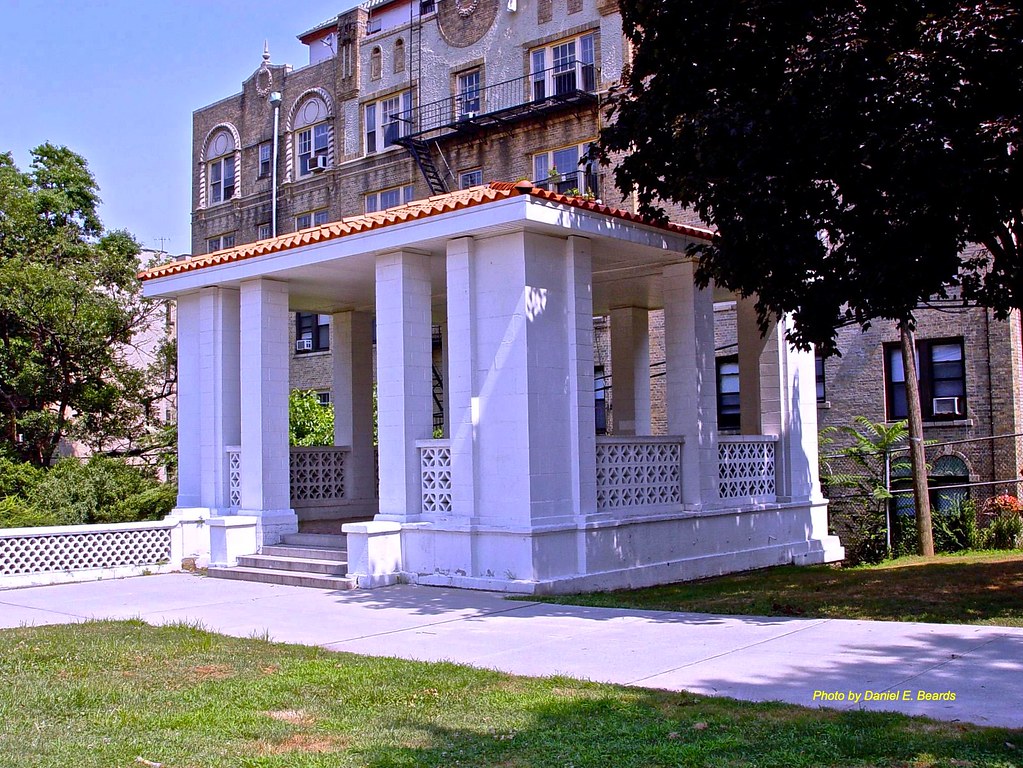Gazebos in Lincoln Park There are two summer houses just b… Flickr