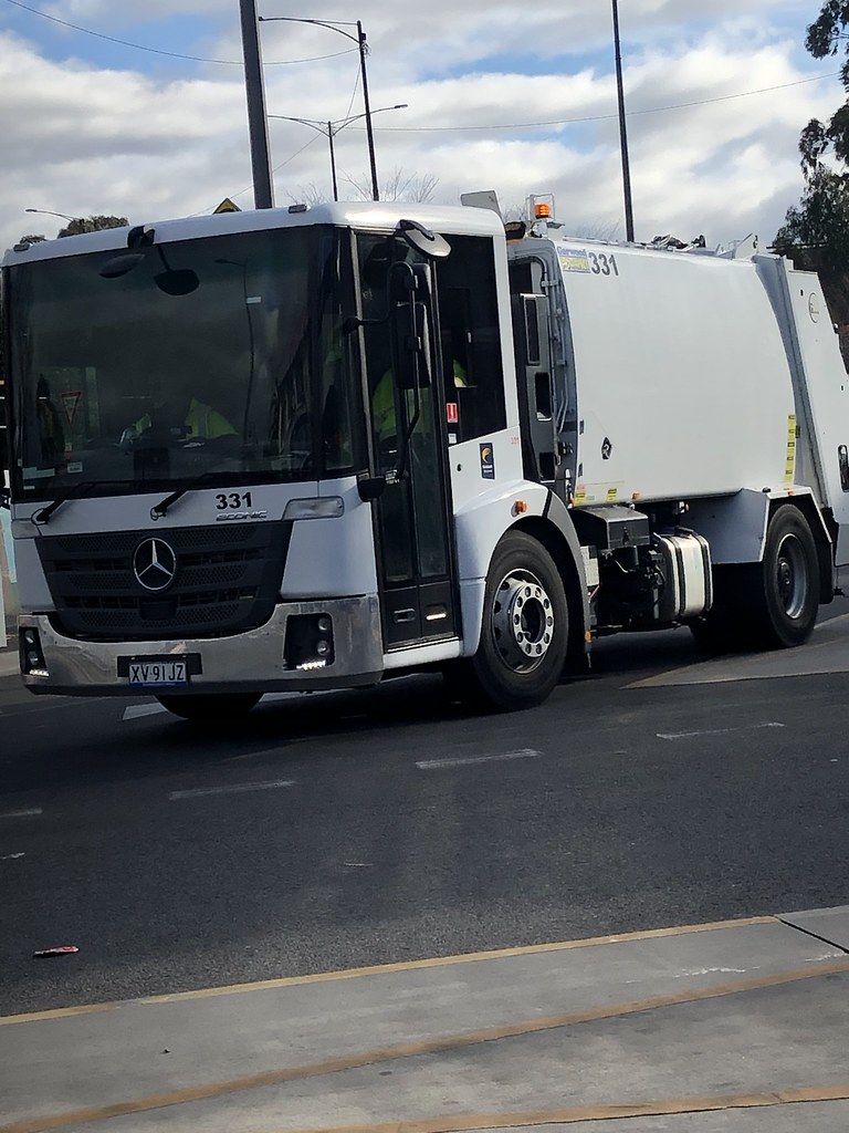 Brimbank Litter Truck 331 Found this truck many times oth… Flickr