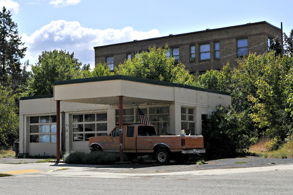 Abandoned Gas Station Metaline Falls, WA William Johns Flickr