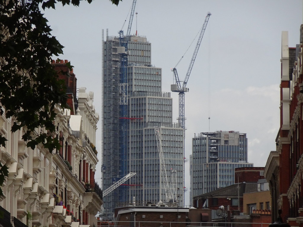 LONDON One Thames City 176m 577ft 54 fl 157m 514ft 47 fl 125m 409ft 36 fl