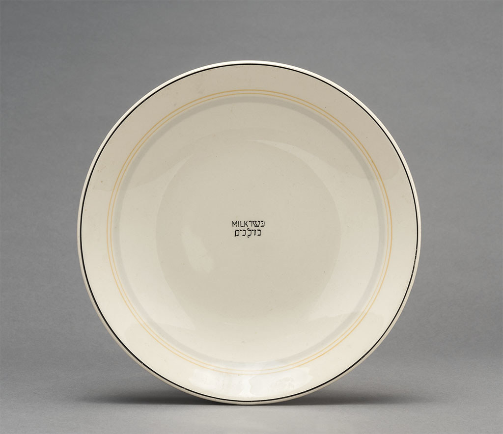 Plate [96.5.1] Kosher plate for meat (used on the Queen M… Flickr