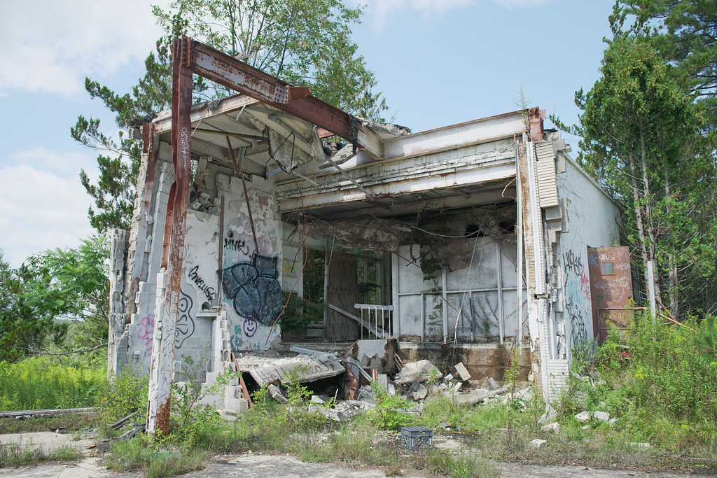 DSC01333 Pines Hotel, South Fallsburg NY. Building between… Flickr