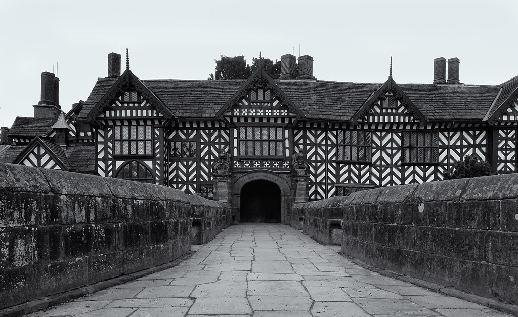 Speke Hall The entrance, across a bridge, to Speke Hall, E… Flickr