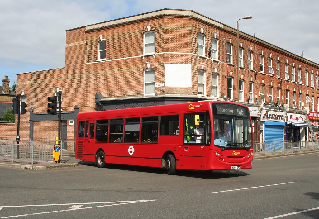 YX61 EPO Turning out of Westmount Road into High Street, E… Flickr
