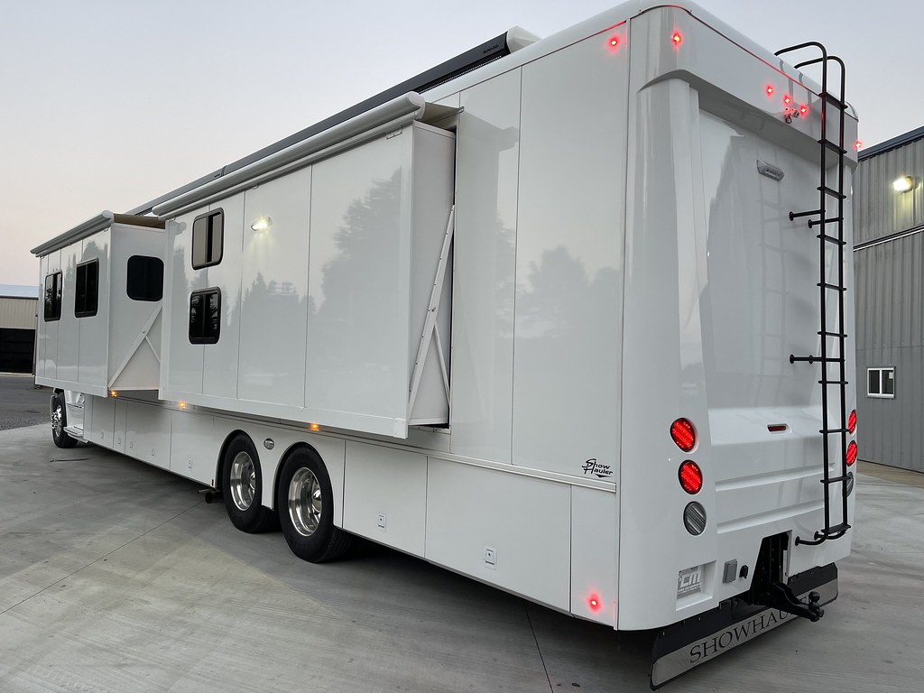 2021 ShowHauler Triple Slide 600HP Bunk Motorhome Dylan Thompson Flickr