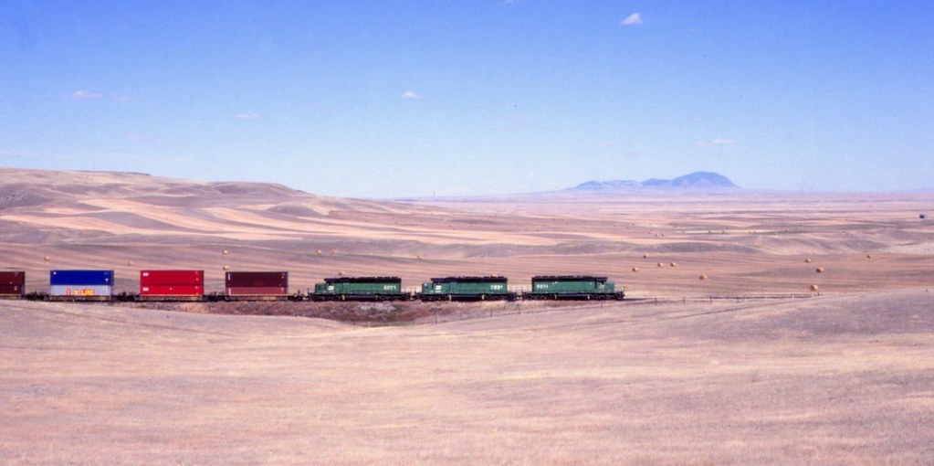 BN E.of Cut Bank,MT Lots of fast track and prairie running… Flickr