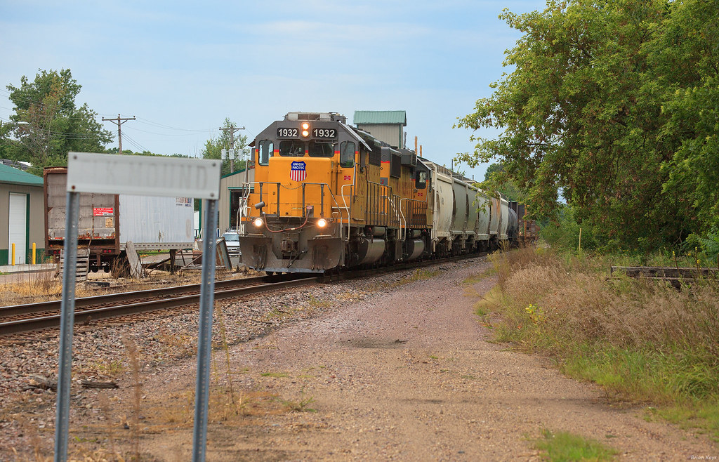 LTS82 at Elk Mound That Elk Mound station sign is so faded… Flickr
