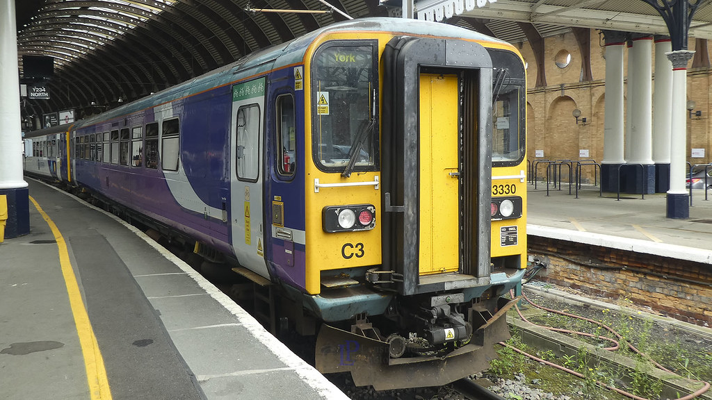 153330 at York 2R17 1345 York to Bridlington at York forme… Flickr