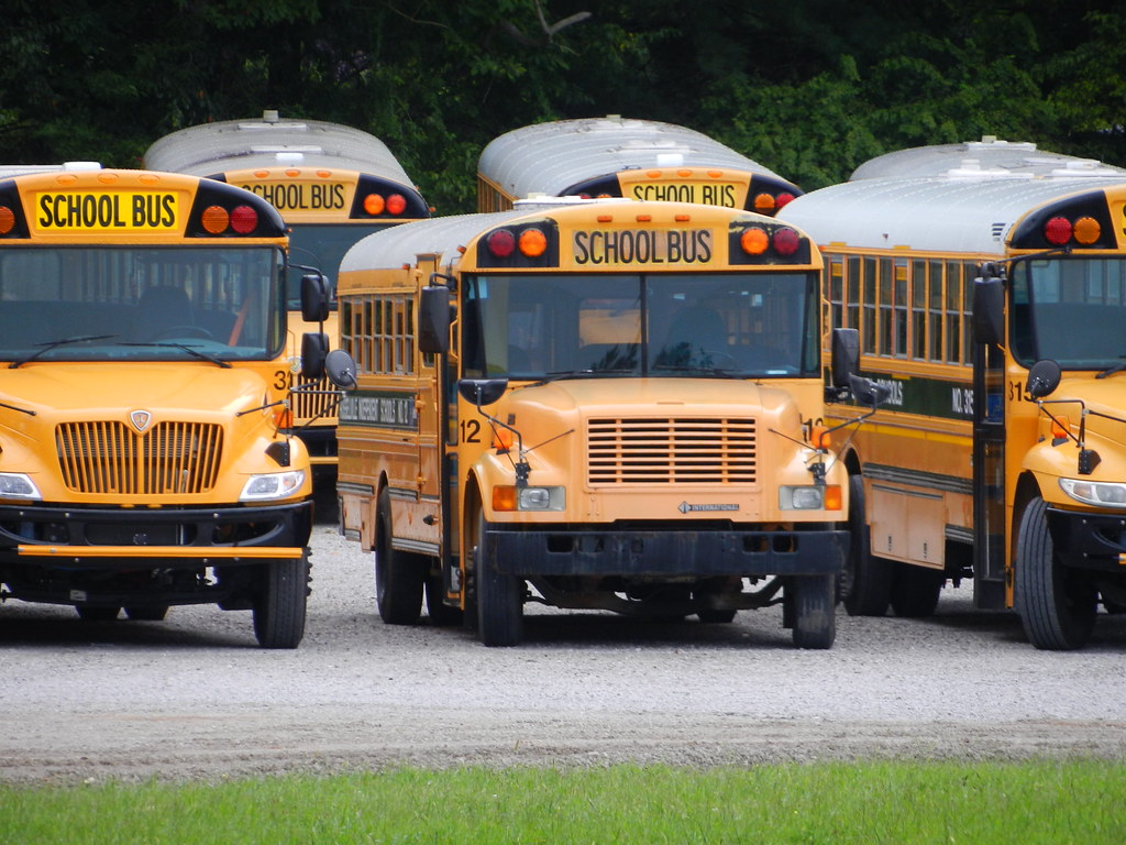 Russellville Independent Schools 12 Logan County bus lot … Flickr