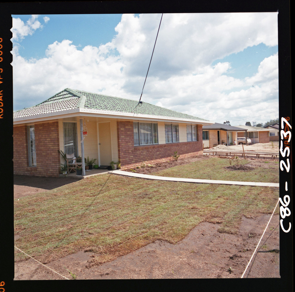 ITM3359533 Housing Commission, October 1986 Research the h… Flickr