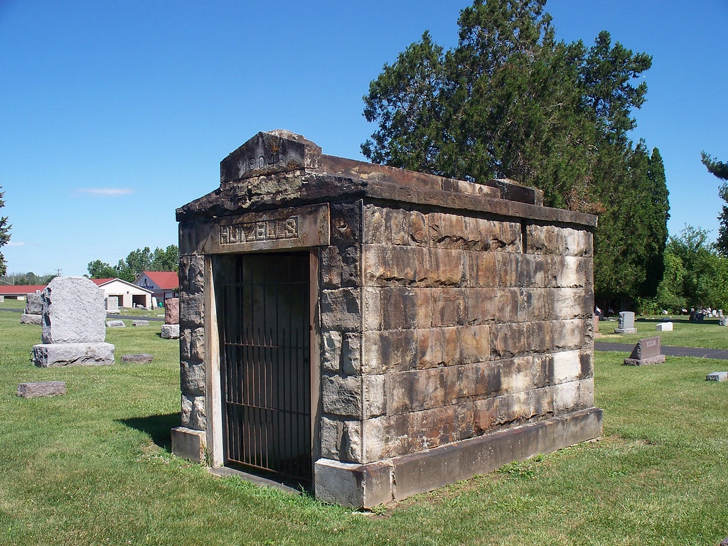 OH Hebron Hebron Cemetery Mausoleum at Hebron Cemetery i… Flickr