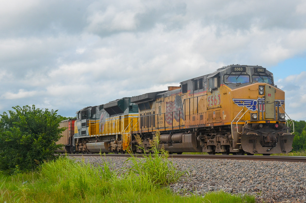 UP 5563 UP 5563 Sits in Clem Siding in Watova OK awaiting … Flickr