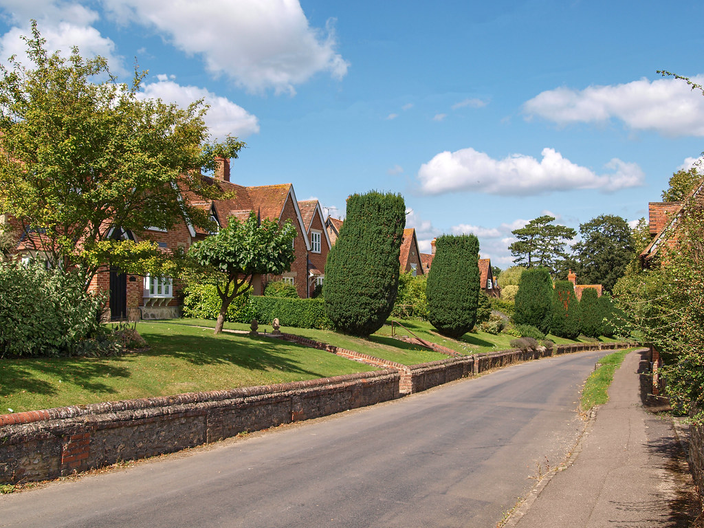 The Estate cottages lining the High street, East Lockinge,… Flickr