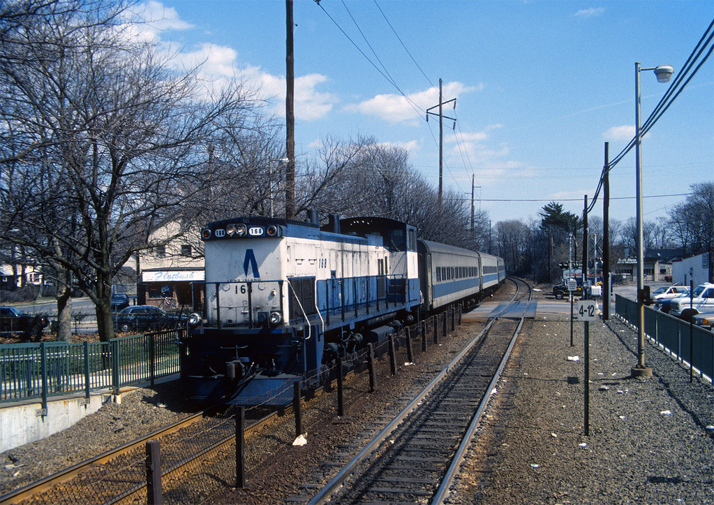 Sayville Westbound 168 leads Long Island Rail Road train 8… Flickr