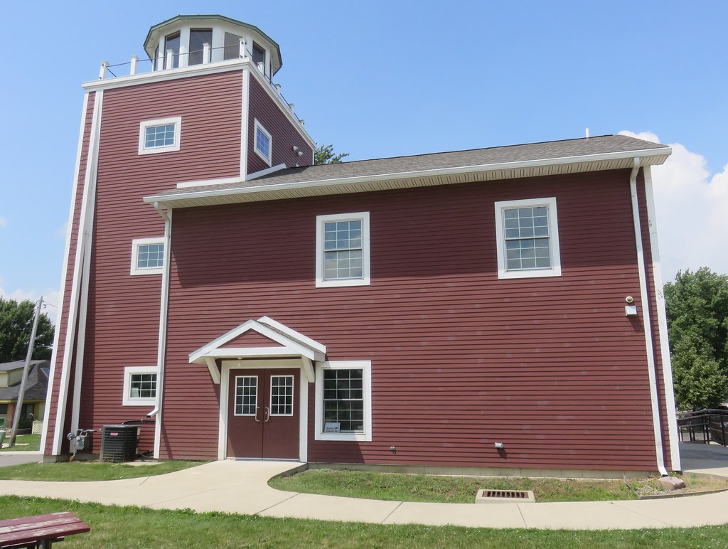 Luna Pier Lighthouse (Luna Pier, Michigan) Built in 2012, … Flickr