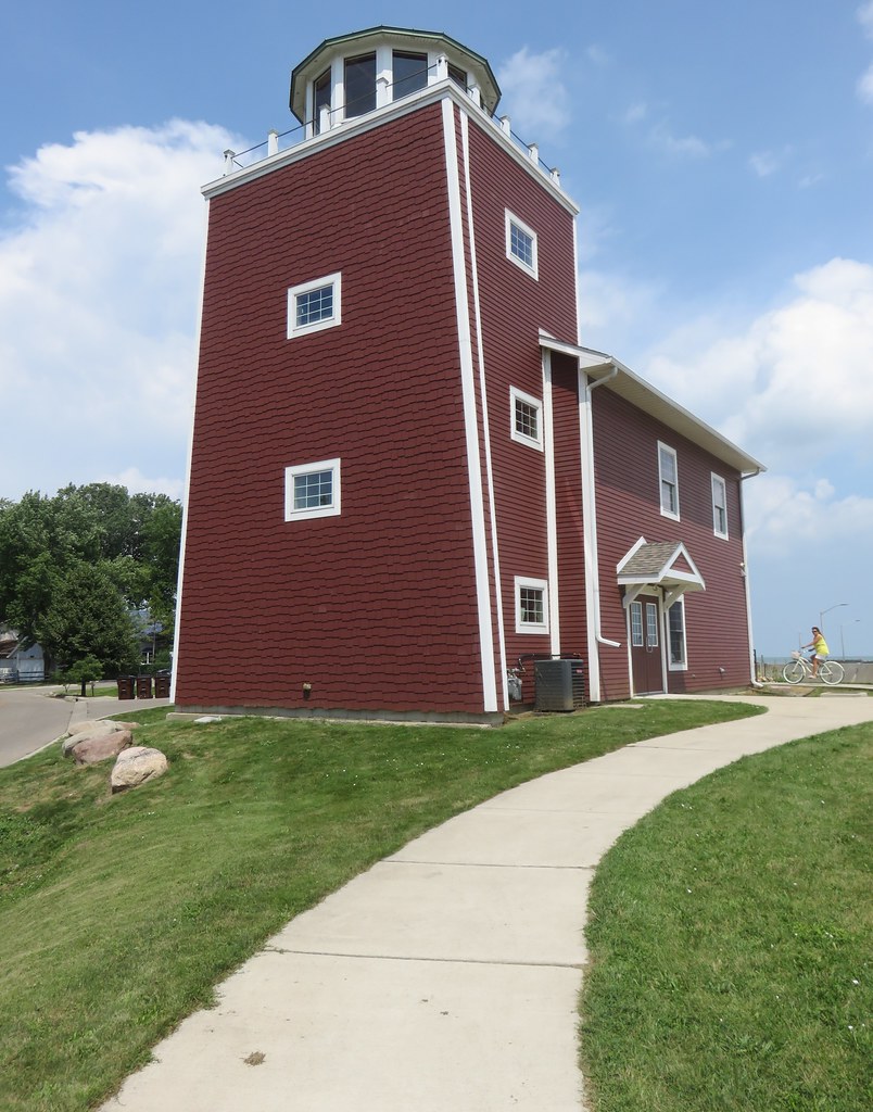 Luna Pier Lighthouse (Luna Pier, Michigan) Built in 2012, … Flickr