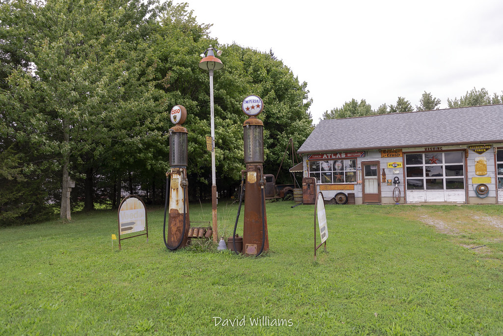 Imperial Garage, Oakdale, Ontario A Gas station and Mechan… Flickr