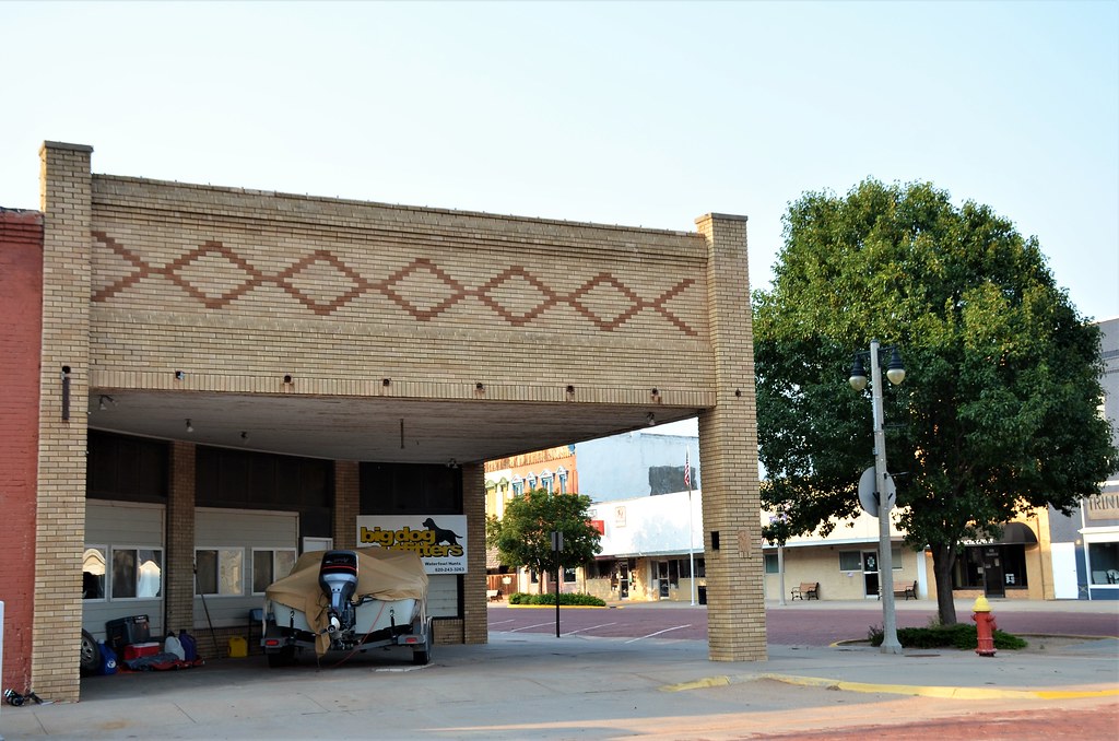 Kansas, Kingman, Gas Station The filling station occupied … Flickr