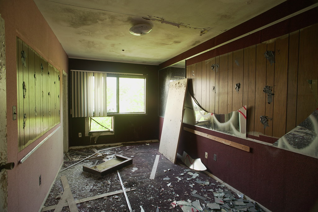 DSC01388 Pines Hotel, South Fallsburg NY. Main building ho… Flickr