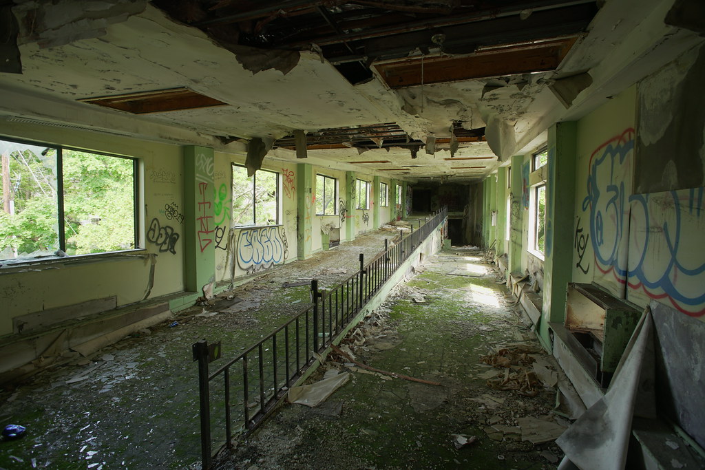 DSC01380 Pines Hotel, South Fallsburg NY. Large elevated w… Flickr