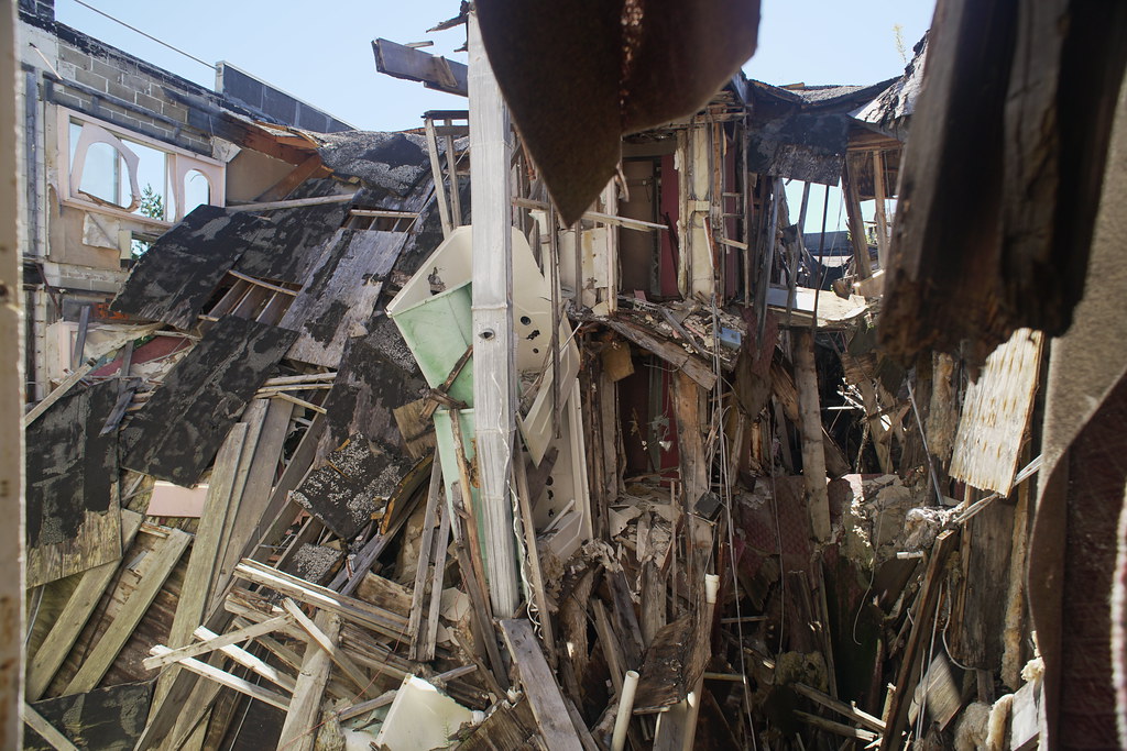 DSC01423 Pines Hotel, South Fallsburg NY. Collapsing build… Flickr