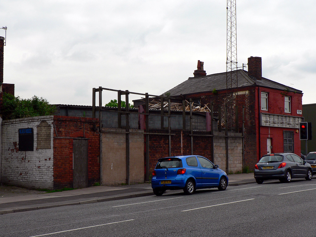 taxi office on north east corner of Linacre lane and Hawth… Flickr