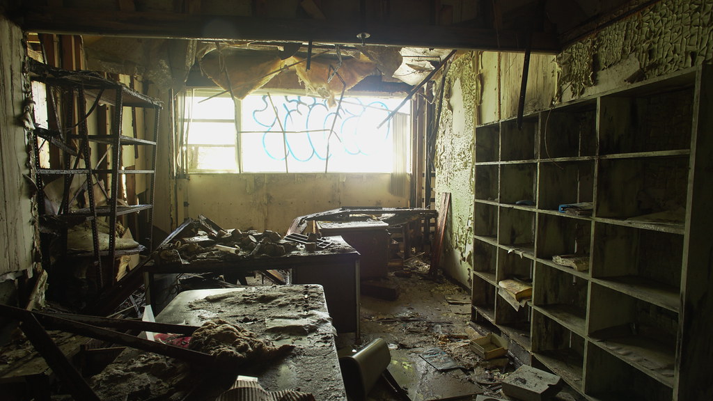 DSC01529 Pines Hotel, South Fallsburg NY. Office Matthew