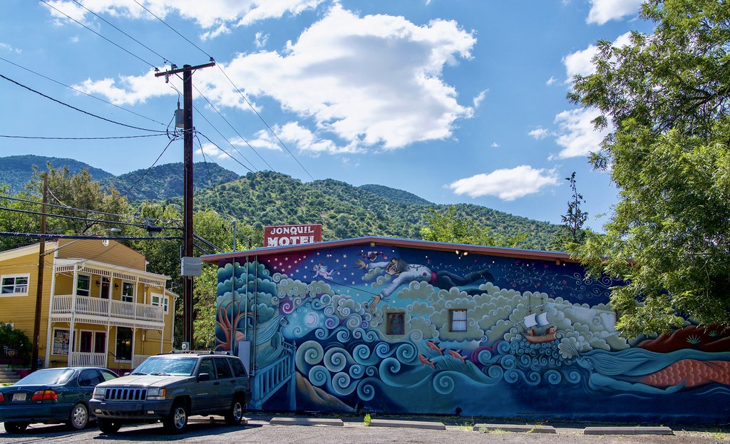 Jonquil Motel mural exterior Vince Schmidt Flickr