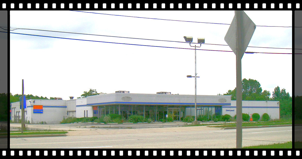 Abandoned Car Dealership in Racine Wisconsin 20100728 Flickr
