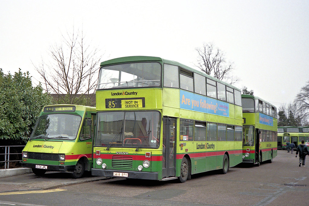 618 G618 BPH Addlestone garage, Station Road, Addlestone