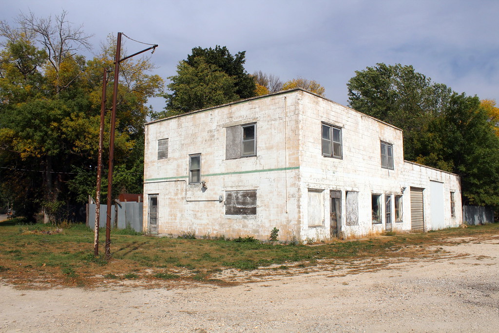 Alden, Iowa, Abandoned Sinclair Gas Station, U.S. 20 a photo on