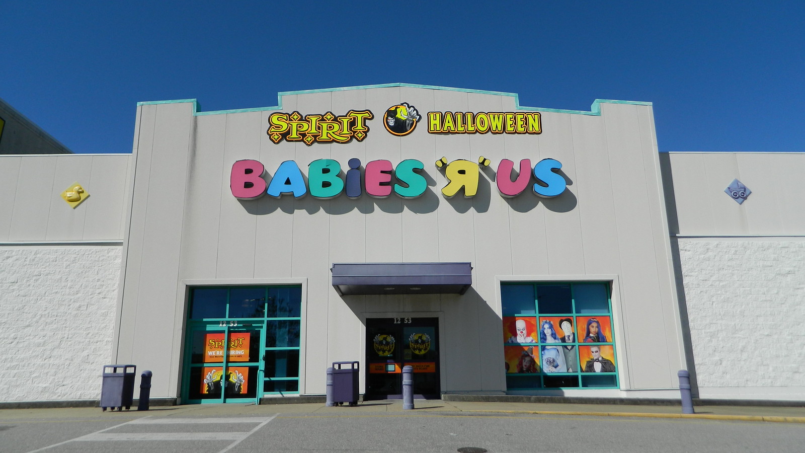 Babies R Us (closed)/Halloween City (closed)/Spirit Halloween Newport