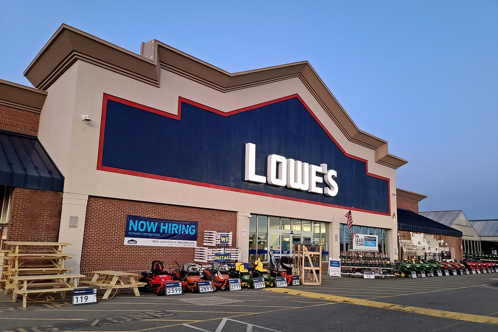 Lowe's in Charlottesville, Virginia Lowe's store on Woodbr… Flickr